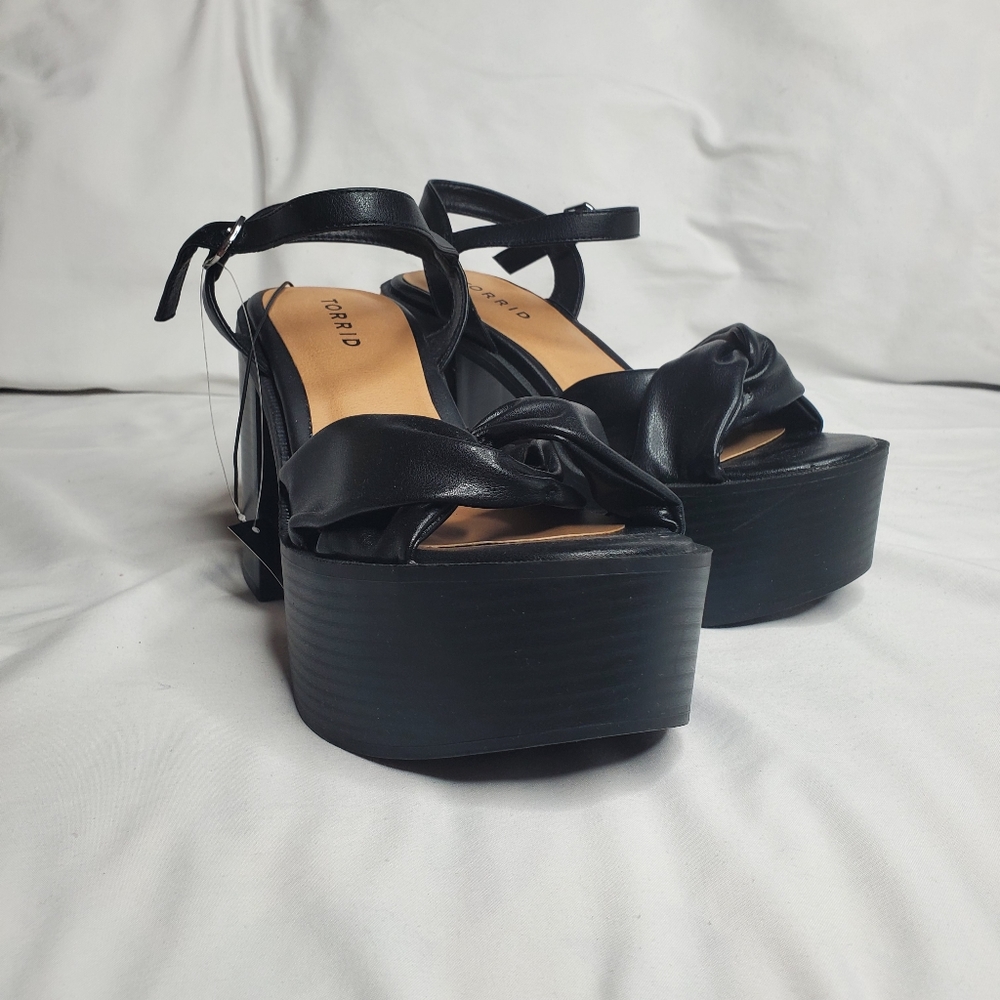 Torrid NWT black platform sandals
